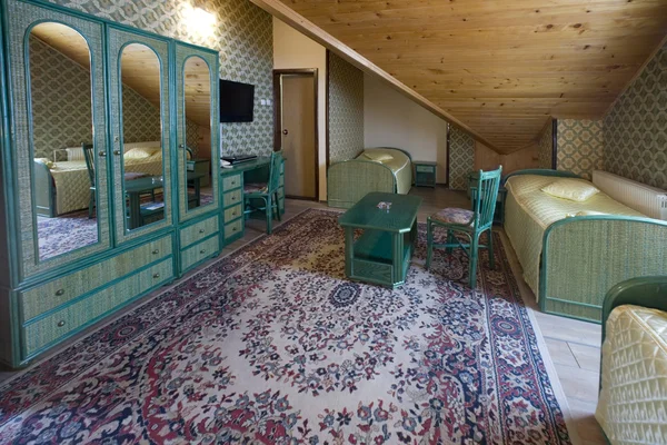 Chambre vintage avec mobilier tissé — Photo