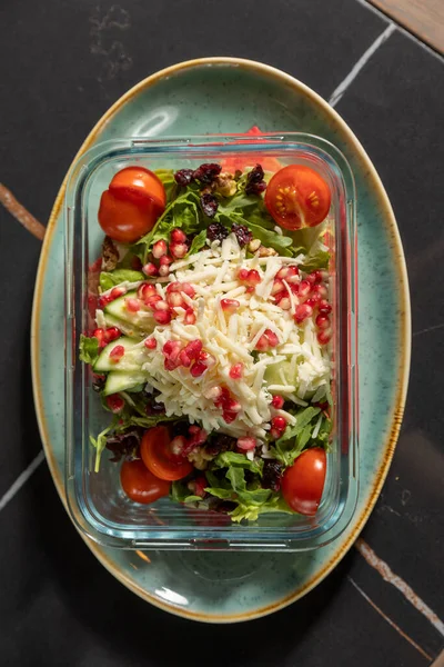 Salada Verde Mista Com Queijo Ralado Romã — Fotografia de Stock