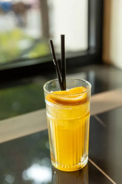 ガラスのオレンジカクテル — ストック写真