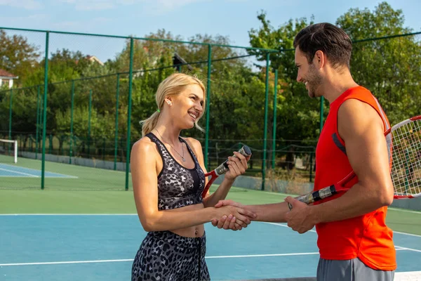 Les Joueurs Tennis Serrent Main Court Fin Jeu Amusant Homme — Photo