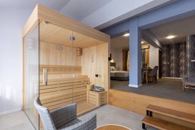 Otel odasında küçük bir sauna.