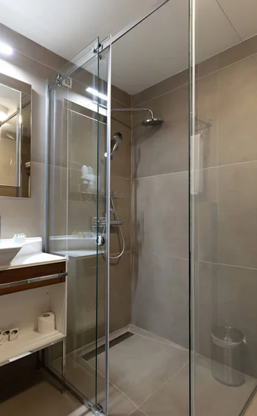 Intérieur Une Salle Bain Hôtel Avec Cabine Douche Verre — Photo