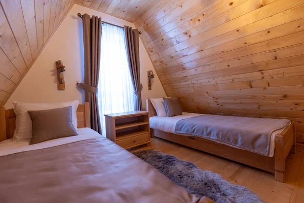 Intérieur Une Maison Montagne Bois Grenier Chambre Deux Lits — Photo