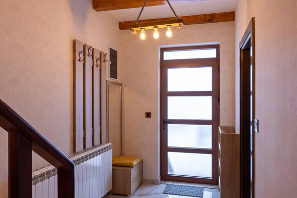 Apartamento Interior Corredor Entrada Com Portas Madeira — Fotografia de Stock
