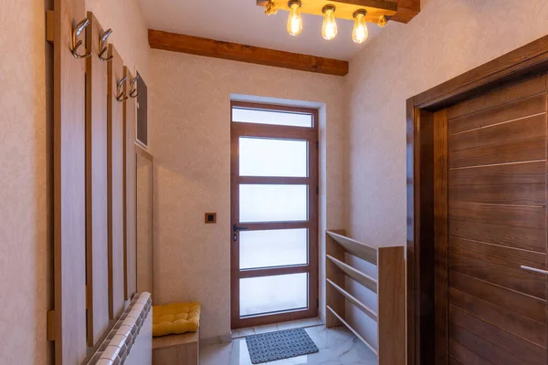 Apartamento Interior Corredor Entrada Com Portas Madeira — Fotografia de Stock