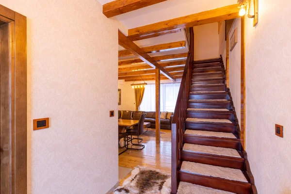 Escaleras Madera Interior Casa Montaña —  Fotos de Stock