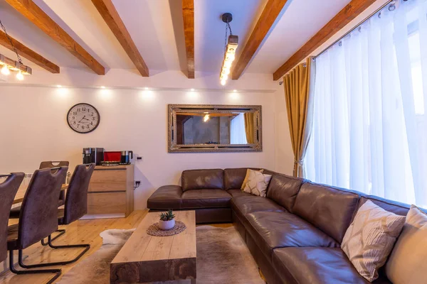 Interior Uma Sala Estar Luxo Com Detalhes Madeira — Fotografia de Stock