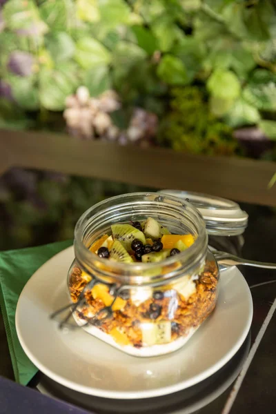 Muesli Med Frukt Serveras Burk — Stockfoto