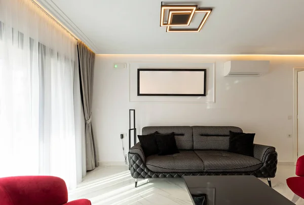 Oturma Odası Duvara Monte Edilmiş Televizyon Mermer Zemin — Stok fotoğraf