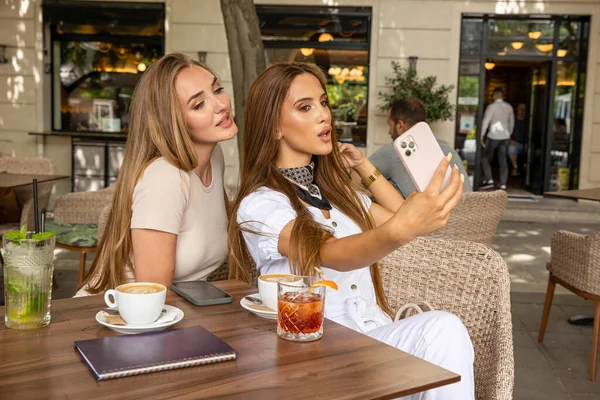 Two Girlfriends Taking Selfie Cafe Bar — Stok fotoğraf