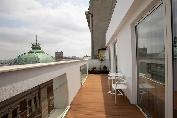 Apartamento Terraza Con Suelo Madera — Foto de Stock