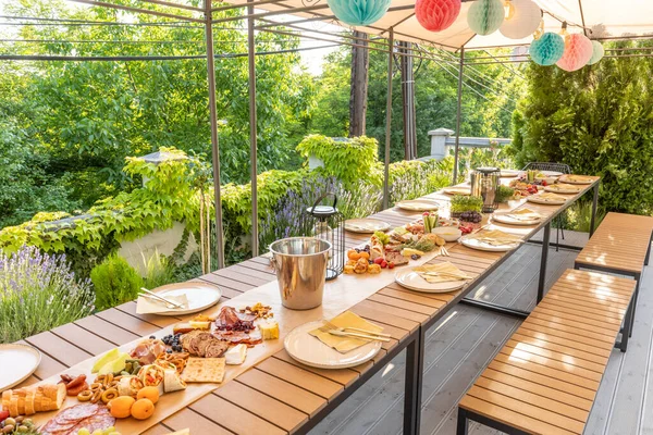 Food Served Outdoor Long Table — Stock Photo, Image