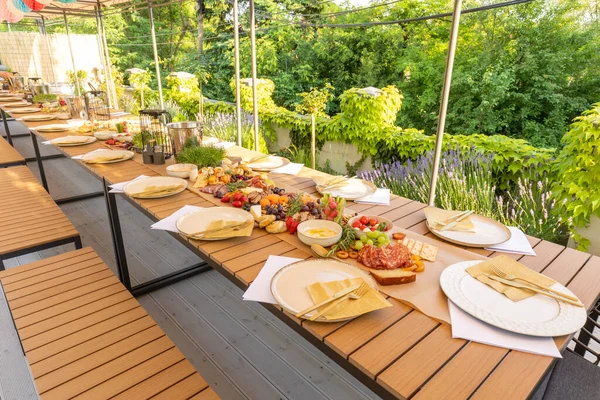Food Served Outdoor Long Table — Stock Photo, Image