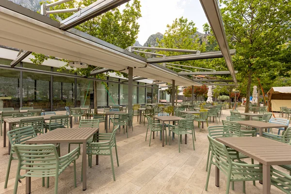 Empty Outdoor Hotel Restaurant Garden — Stockfoto