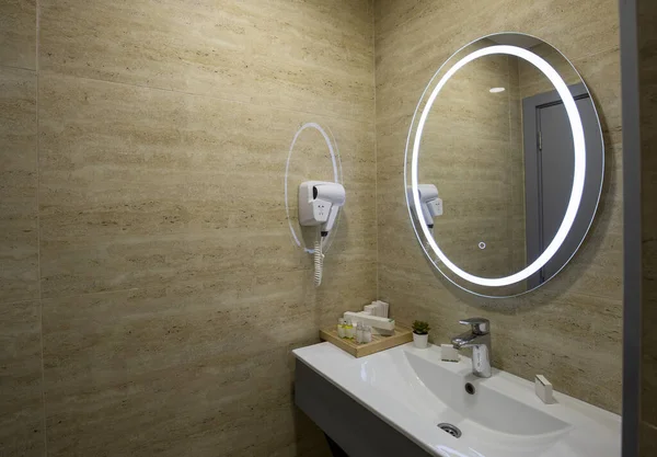 Interior Lujoso Baño Hotel Con Paredes Mármol Beige — Foto de Stock