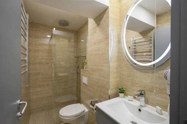 Intérieur Une Salle Bain Hôtel Luxe Avec Murs Marbre Beige — Photo