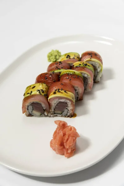 Sushi Servește Placă Albă — Fotografie, imagine de stoc
