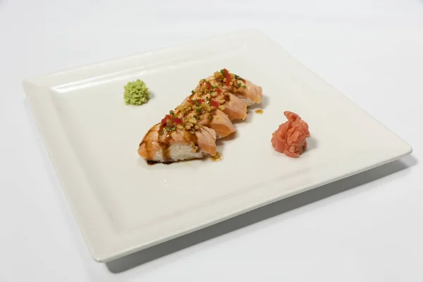 Sushi Servindo Placa Branca — Fotografia de Stock