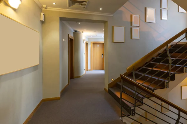 Interior Corredor Hotel Com Escadas — Fotografia de Stock