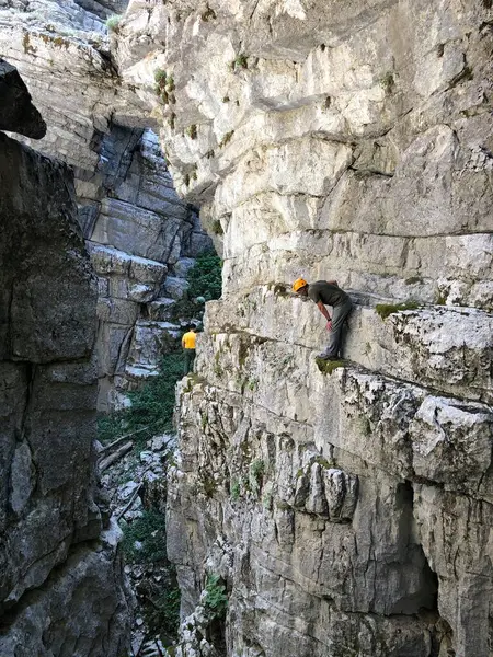 珍しい山や神秘的な場所での探検冒険 — ストック写真