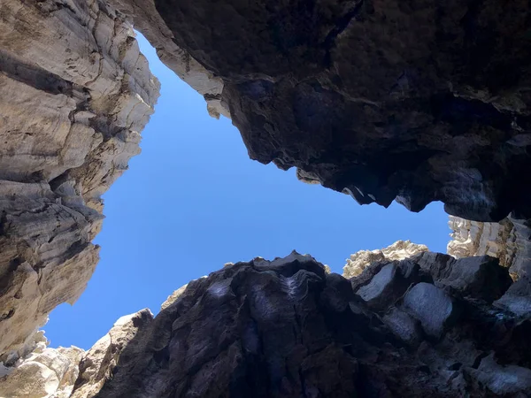 Загадкові Ями Незвичайних Диких Печерах — стокове фото