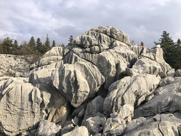 地中海地区高山石灰岩的变化和形成 土耳其安塔利亚 — 图库照片