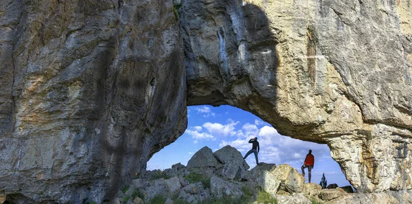 Aventuras Amigos Que Viajan Lugares Inusuales Juntos — Foto de Stock