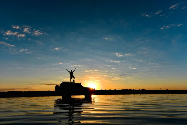 Приключенческий Человек Большой Праздник Волнение Озере — стоковое фото