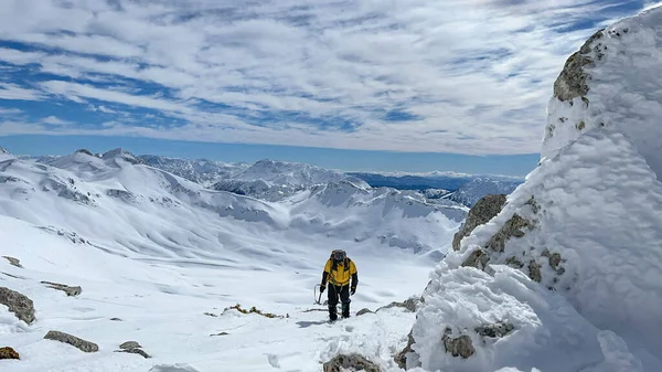 Difficile Randonnée Sommet Succès Alpiniste Professionnel Février — Photo