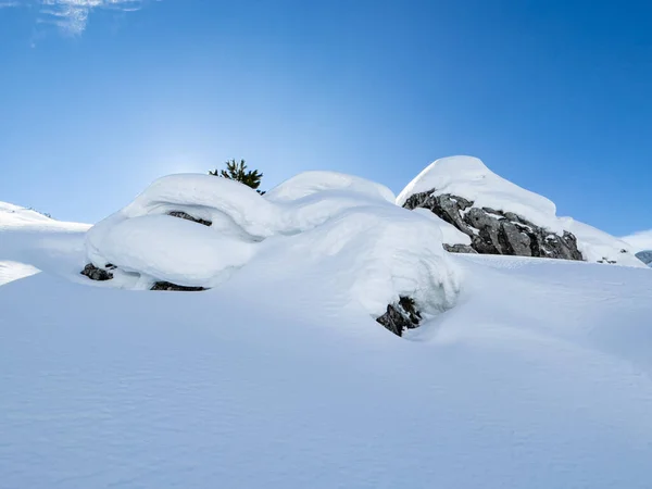 Níveis Neve Nos Cumes Das Montanhas Intensidade Beleza Sol Inverno — Fotografia de Stock