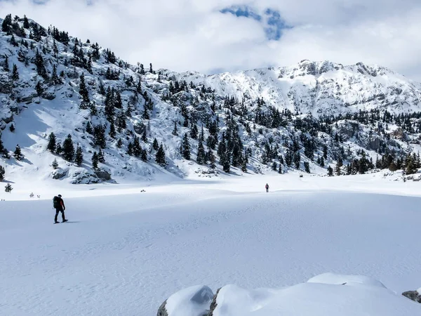 Escursioni Invernali Esplorazioni Weekend Alpinisti Nella Natura Con Fascino Delle — Foto Stock