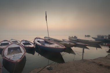 Ganj Nehri üzerinde tekne