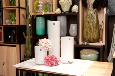 Dekoratif seramik vazo. Şık İç dizayn