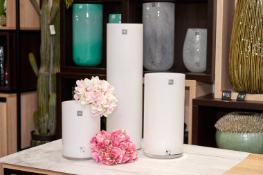 Dekoratif seramik vazo. Şık İç dizayn