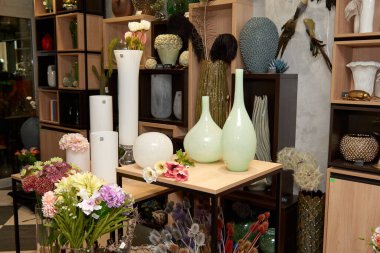 Dekoratif seramik vazo. Şık İç dizayn