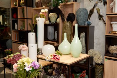 Dekoratif seramik vazo. Şık İç dizayn