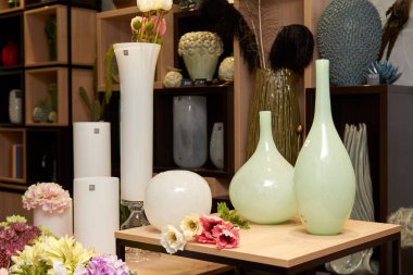 Dekoratif seramik vazo. Şık İç dizayn