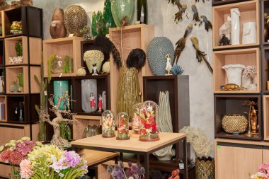 Dekoratif seramik vazo. Şık İç dizayn