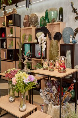 Dekoratif seramik vazo. Şık İç dizayn