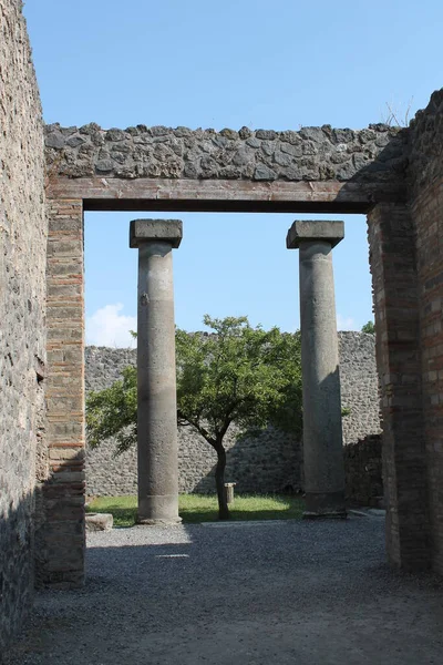 意大利石碑古城的废墟 — 图库照片