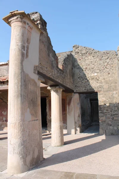 Ruinas Antiguo Anfiteatro Romano Atenas Grecia Hermoso Paisaje Ciudad Del —  Fotos de Stock