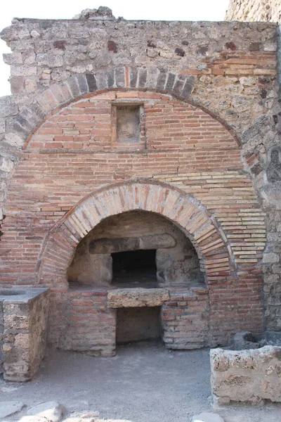 Eski kasabadaki ortaçağ şatosu