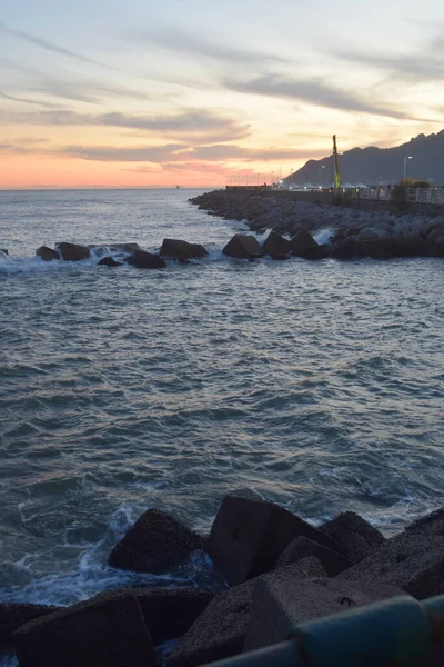 Denizin üzerinde gün batımı