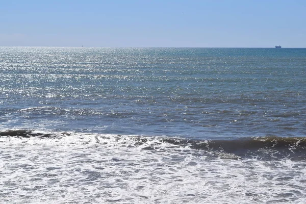 Sahildeki deniz dalgaları