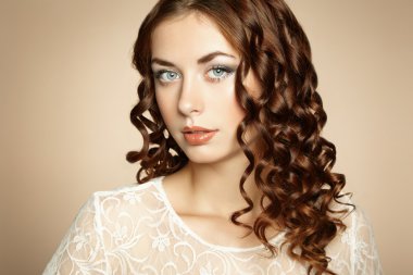 güzel kadın modeli ile taze makyaj Glamour portresi ve 