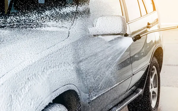 Lavage Voiture Avec Shampooing Mousse Actif Extérieur Été Dans Station — Photo