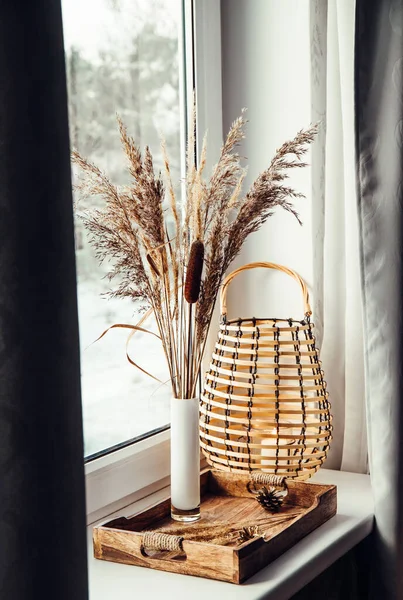 Using Dried Natural Various Grass Plants Vase Indoors Home Decoration — 图库照片