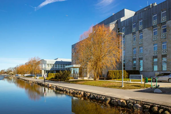 Haapsalu, L22ne İlçesi, Estonya-11APR2022: Estonya 'nın Haapsalu kentindeki Hestia Hotel Haapsalu Spa.