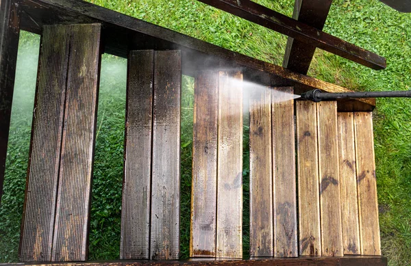 Close View Using Pressure Washer Clean Impregnated Wood Terrace Stairs — Stockfoto