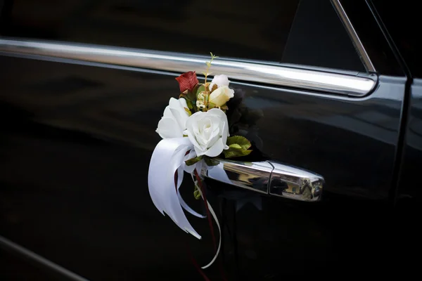 Díszített esküvői autó — Stock Fotó